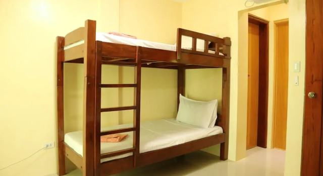 Кровать в общем номере EA Apartelle - Metro Vigan