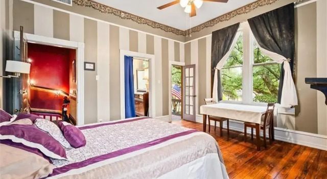 Двухместный номер Standard с балконом и с видом на город The Mardi Gras House