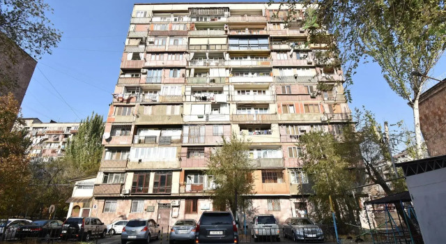 Eznik Koghbatsi- Amiryan crossroads 1 bedroom Newly Renovated apartment KO200, Prenota Appartamento Hotel a Erevan con parcheggio, Parcheggio