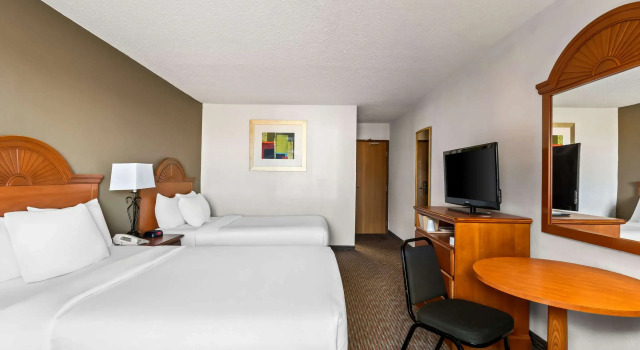 Четырёхместный номер Standard Quality Inn Sidney I-80