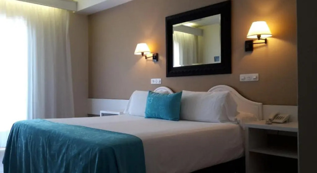 Трёхместный номер Standard с балконом Hotel Spa La Terrassa
