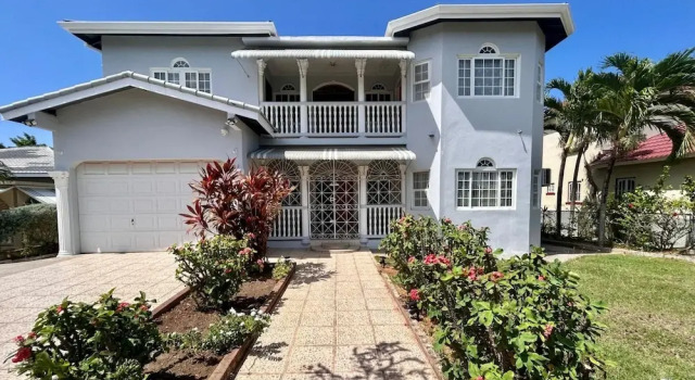 5 Bed Villa Sleeps 14 - Private Pool - Smart TVs, Забронировать Вилла Отели Ocho Rios Coast 3 звезды, 3*