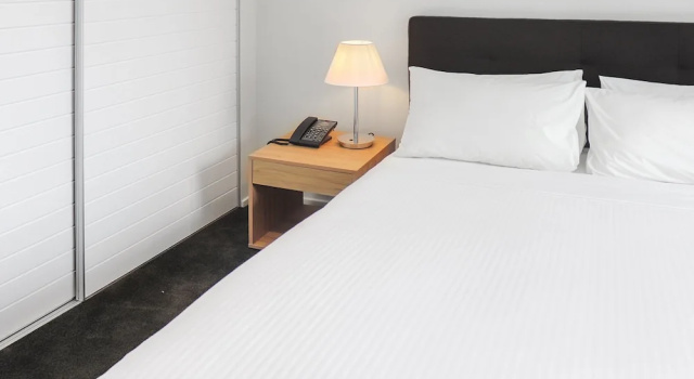 Люкс с балконом и с видом на гавань Crowne Plaza Residences Port Moresby by IHG