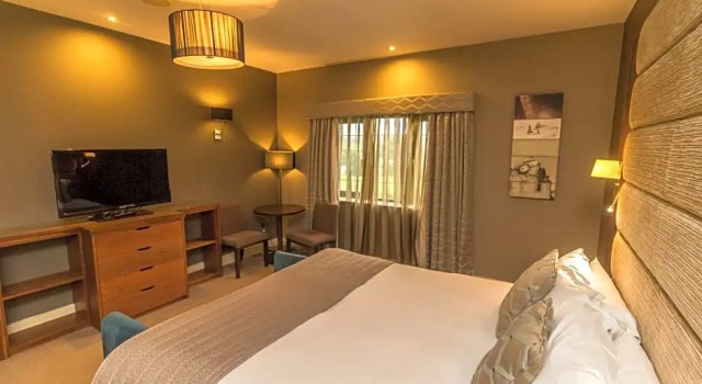 Номер Standard с видом на озеро Fairmont Cheshire The Mere (Opening July 2026)