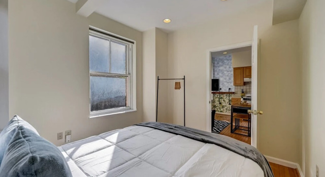 FRONTDESK 242 S 17th St Apts Rittenhouse Sq Philadelphia, Забронировать Отель Филадельфия Philadelphia Metropolitan Area, рядом с Camp William Penn Headquarters Site