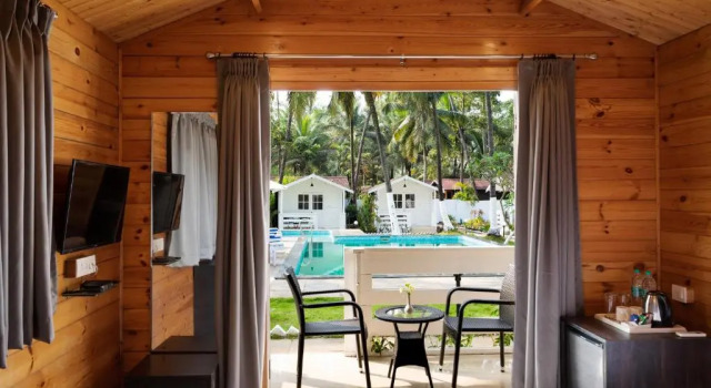 Коттедж с видом на бассейн Stone Wood Village Resort - Morjim Beach