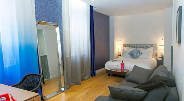 Двухместный семейный номер Standard с красивым видом из окна The Originals Boutique, Hôtel Le Lion, Clermont-Ferrand