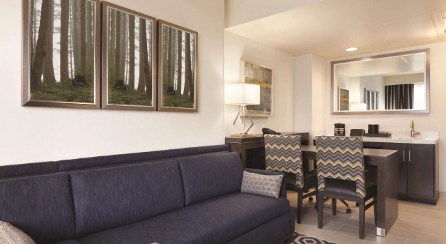 Четырёхместный номер Standard Embassy Suites by Hilton Portland Hillsboro, Oregon