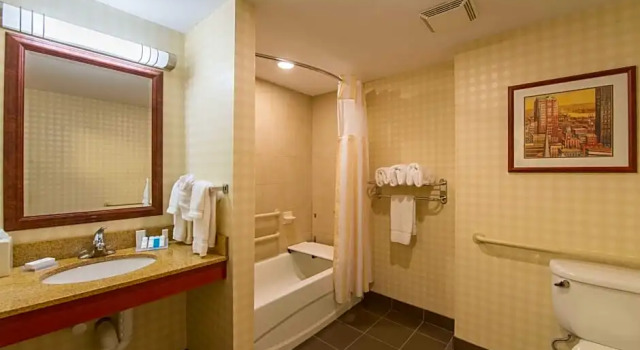 Номер Standard с видом на город Hilton Garden Inn Manchester Downtown
