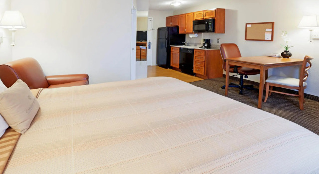 Двухместный люкс Candlewood Suites San Antonio Downtown by IHG