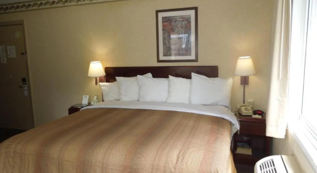Номер Standard Days Inn by Wyndham Cleveland Lakewood