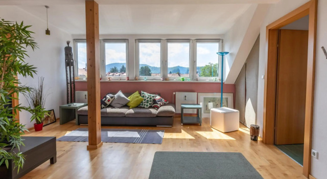 Andreas' Dachwohnung mit Terrasse, Rezerwuj Hotel Hotele w Graz z parkingiem, Parking