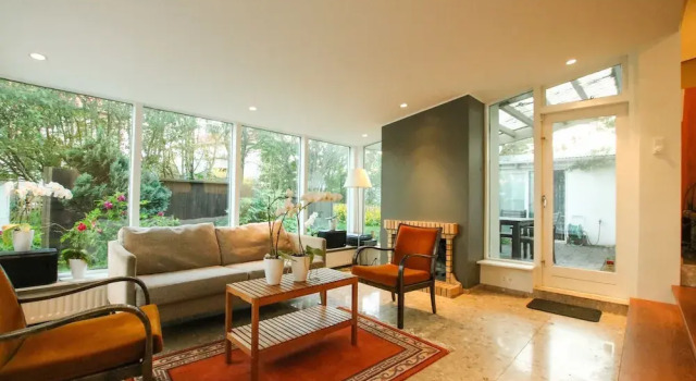 Вилла Deluxe Large Modern Family House