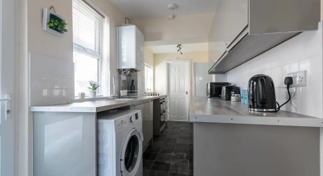 Central Location & Spacious Family & Contractors & Free Parking, Забронировать Отель Дерби Дербишир