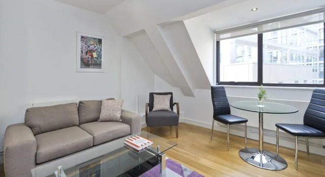 Апартаменты Classic Red Lion Court by City2Stay
