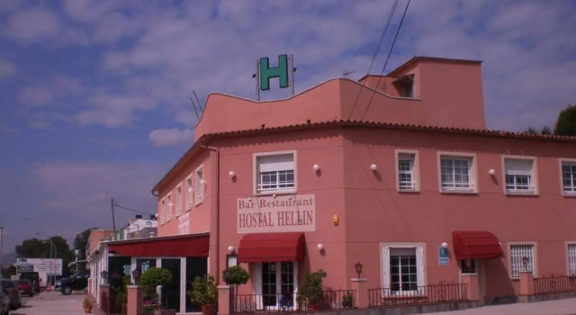 Hostal Hellin, Забронировать Отель Монроч-дел-Камп Таррагона