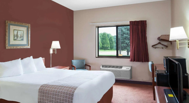 Двухместный номер Standard Super 8 by Wyndham Mason City