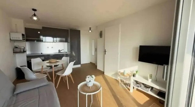 Modern Apartment With Sea View Valras, Đặt Căn hộ Khách sạn ở Hérault có chỗ đỗ xe, Bãi đậu xe
