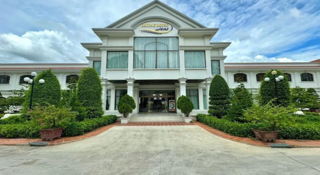 CHUONG DUONG HOTEL, Забронировать Отель Отели Митхо с бассейном, Бассейн