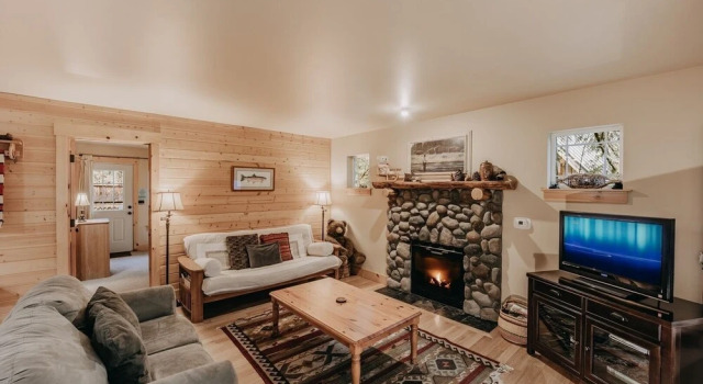 95gs - Hot Tub - Wifi - Pets Ok - Sleeps 4 2 Bedroom Home by RedAwning, Prenota Casa vacanze Warnick Stati Uniti