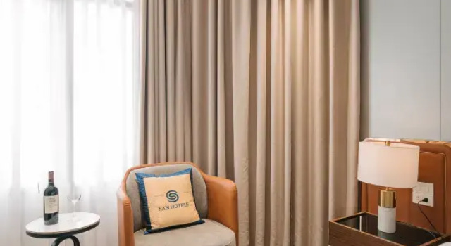 Полулюкс San Seize Hanoi Hotel