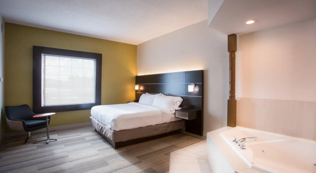 Двухместный люкс Holiday Inn Express Hotel & Suites Reading by IHG