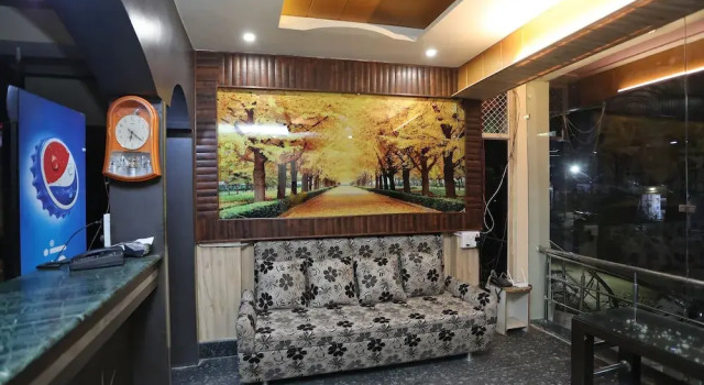 OYO 19804 Hotel Geet International