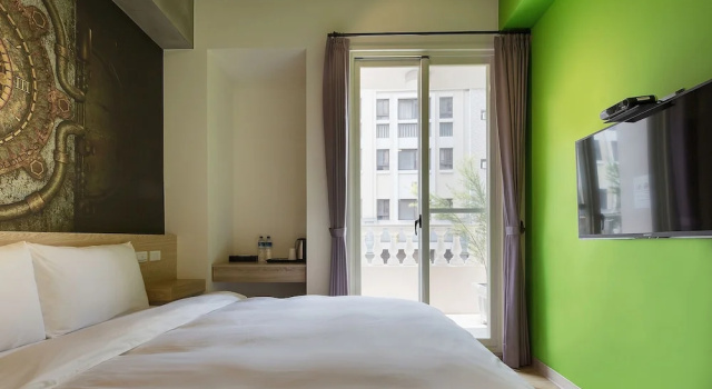 Двухместный номер Standard с балконом CHECK inn Express Taichung Yizhong
