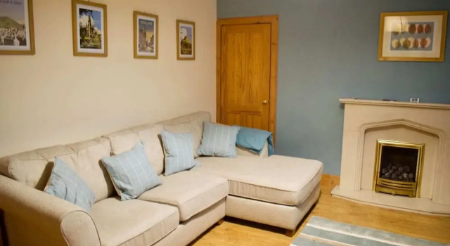 Апартаменты Newly Refurbed Home With Free Parking