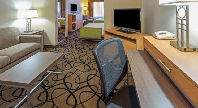 Люкс c 1 комнатой Holiday Inn Express Hotel and Suites - Henderson by IHG