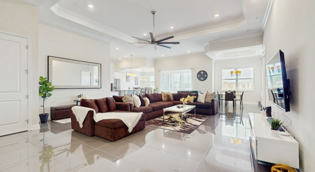 Fourth Floor Penthouse With Shared Pools and Hot Tub, Fast Wifi, & Central AC, Rezerwuj Hotel Kissimmee Kissimmee