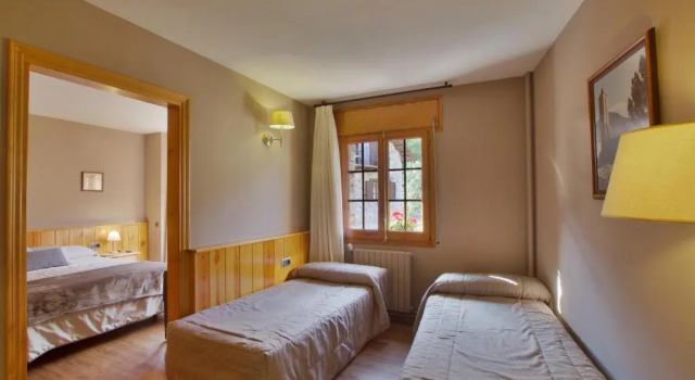 Hotel LAüt, Забронировать Отель Валь-де-Бои , рядом с Церковь Св. Иоанна в Бои
