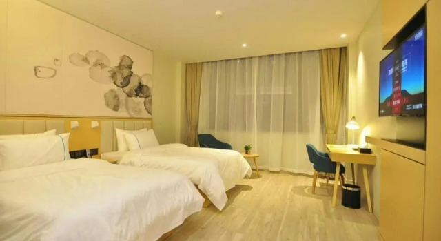 Двухместный номер Superior Home Inn Plus (Kunming Tongde Square Wanhong Road)