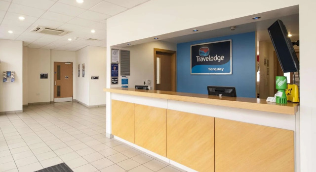 Travelodge Torquay, Забронировать Отель Отели Торки с парковкой, рядом с Художественно-исторический музей Торр-Эбби, Парковка