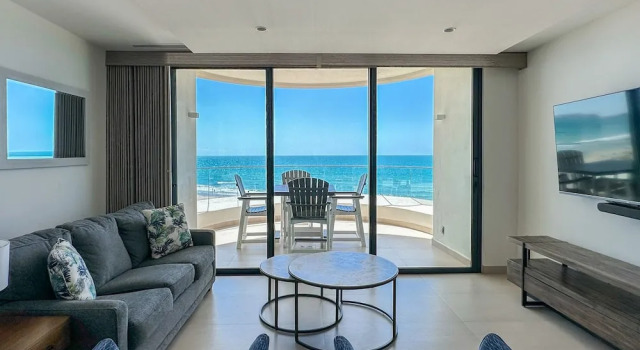 Апартаменты Brand-new Modern 2BR Gem on Iconic Sandy Beach