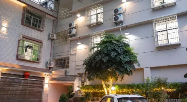 Enshi Fengye Homestay, Prenota Hotel Enshi Prefecture Cina