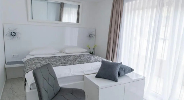 Apartments Petra Krk, Varaa Huoneisto Hotellit Kvarner Islands uima-altaalla, Uima-allas