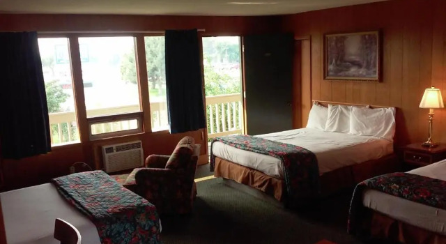 Семейный номер Standard Motel Oasis