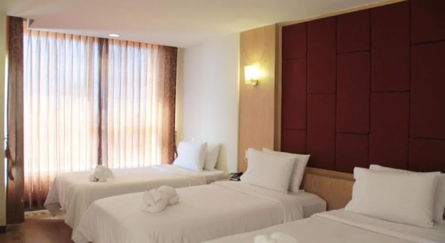 Трёхместный номер Deluxe Отель Eastern Grand Palace