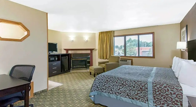 Двухместный люкс Days Inn & Suites by Wyndham Waterloo