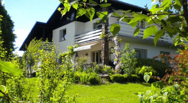 Апартаменты Gästezimmer Weiss