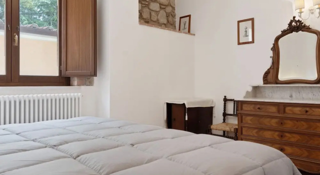 Soothing Holiday Home in San Vereno with BBQ, Varaa Hotelli San Venanzo Umbria
