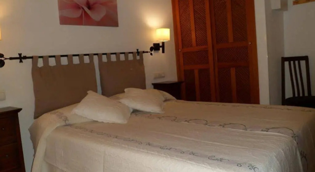 Hostal Yebisah, Varaa Hotelli Santa Eulària des Riu Ibiza