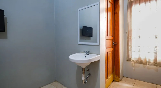 Standard Zimmer OYO 2737 D'KostNearKraton mangkunegaran