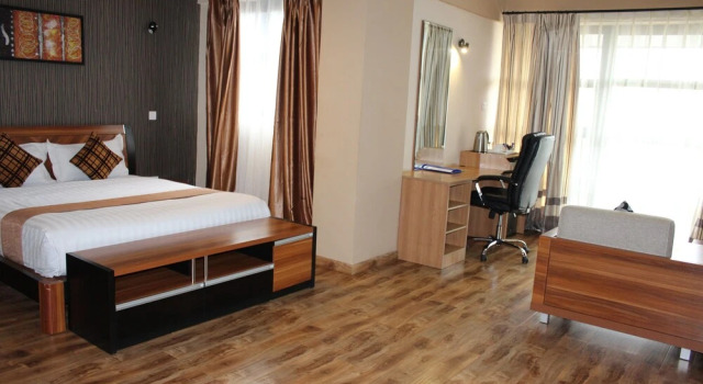 Номер Executive We Hotel and Suites
