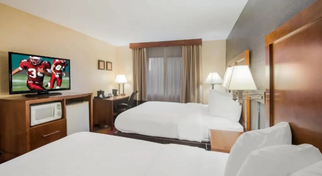 Четырёхместный номер Superior Red Roof Inn Fairfield