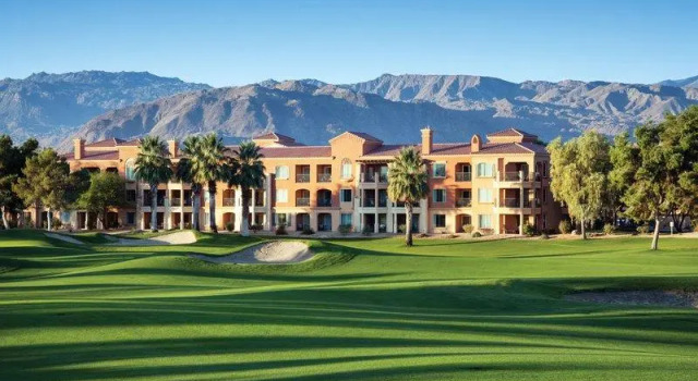 Кровать в общем номере Marriotts Shadow Ridge I - The Villages