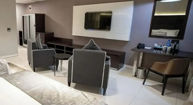 Tripod by Pedestal Hotel