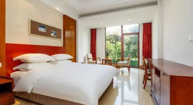 Люкс Deluxe Dujiangyan Ruiyun Guokang Hotel (Qingcheng Piedmont Scenic Area)