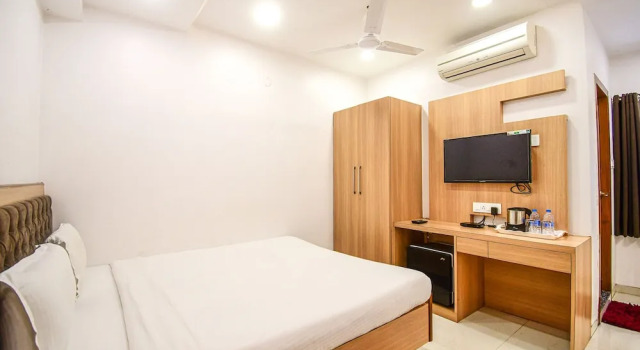 Номер Premium FabHotel Stay Inn International - Nr Sealdah Station